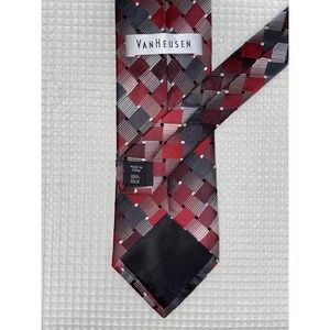 Van Heusen Silk Tie Red Maroon Gray Geometric Men's Necktie 58‎ x 3